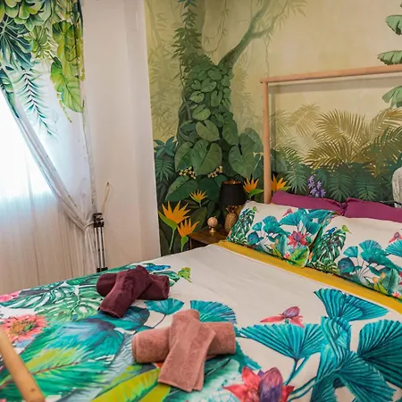 Artistic Flat Next To Ruzafa Welcome To The Jungle-2