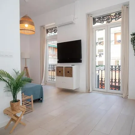 Apartamento acogedor frente a Torres de Serrano-2