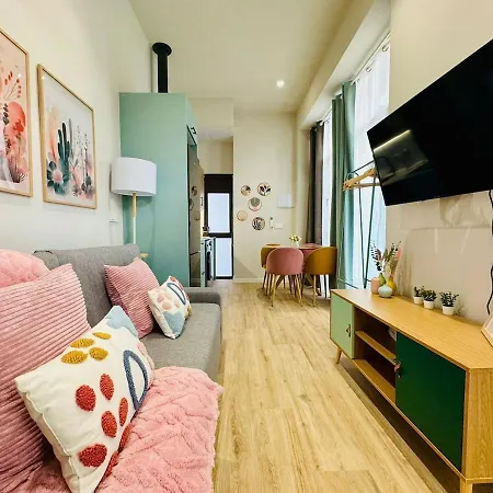 Bright & Stylish Flat Close To Center-3