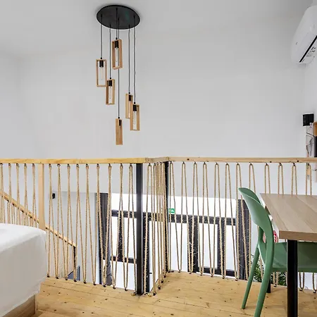 Marie Curie Flats, Lovely Duplex 3-3