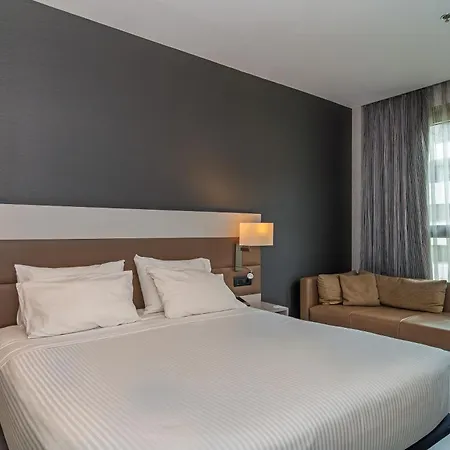 AC Hotel Colón Valencia by Marriott-2