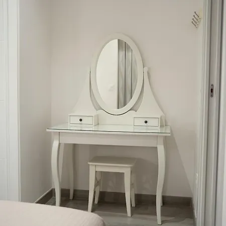 Mimi'S Apartment In En Corts-3