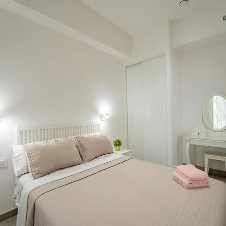 Mimi'S Apartment In En Corts-3