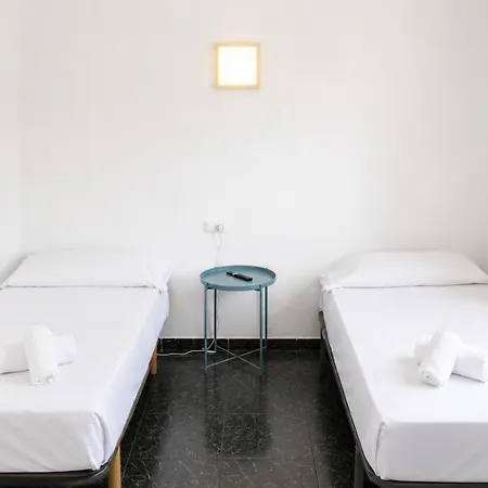 Malvarrosa Beach Rooms-3