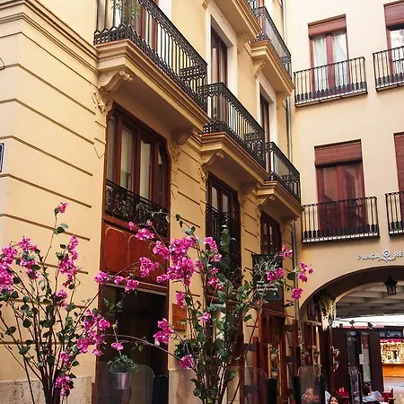 Singularstays Plaza Redonda-3