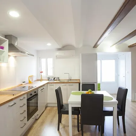 Singular Apartments Station-2