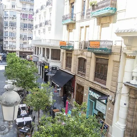 Valencia Just In The Middle-3