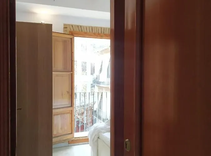 Apartamentos Con Encanto En Pleno Casco Antiguo Ron Valenciayole, Spanien