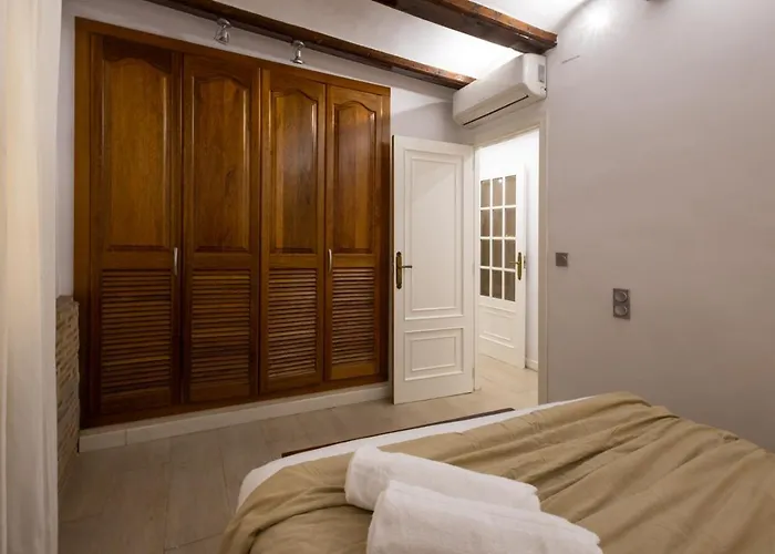Florit Flats - The Old Town