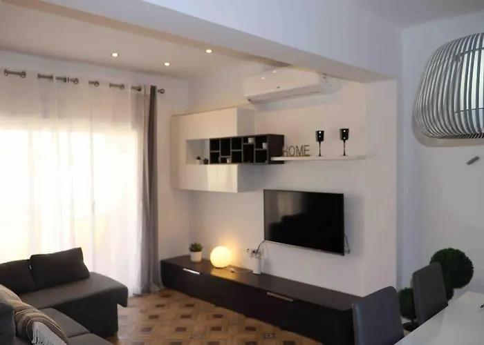 Precioso apartamento con vistas al mar. Piscina.