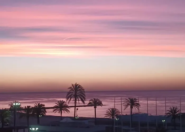 Precioso apartamento con vistas al mar. Piscina.