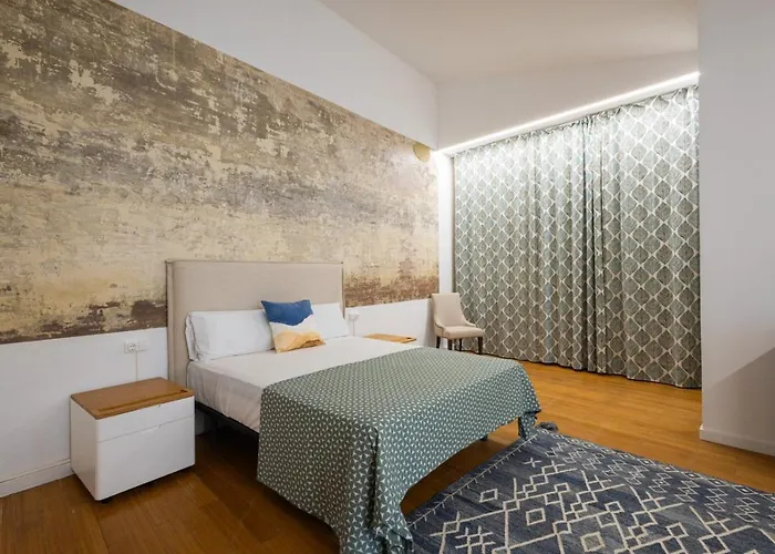 FLORIT FLATS - The Vella