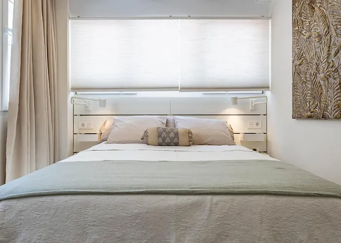 Central Luxury Flat With Free Parking