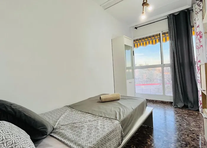 Apartamento Compartido con Vista al Puerto Valencia
