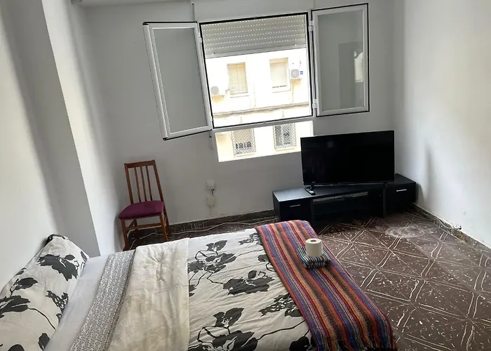 Habitación grande y comoda en piso particular y familiar