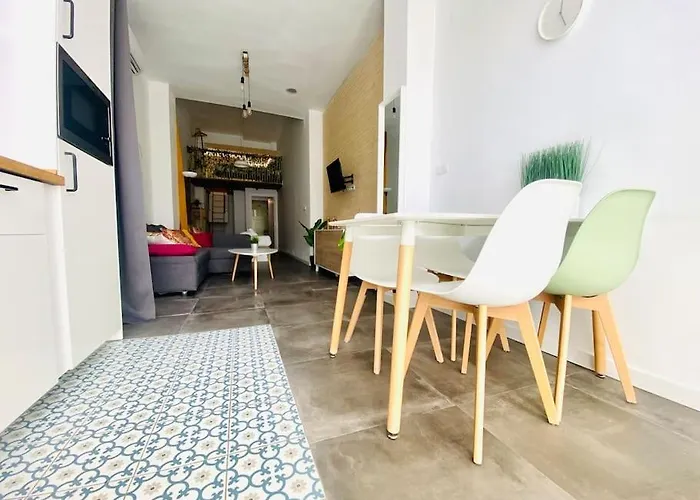 Beach Flat For Family & Groups
