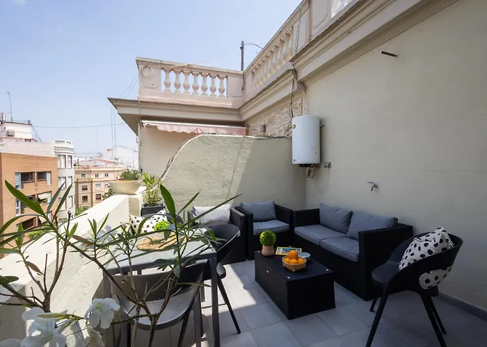 Florit Flats - Stylish 2 Bedroom Ac Wifi Terrace Attic In Center