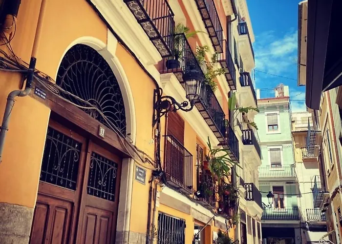 Mediterranean Flats Plaza Redonda