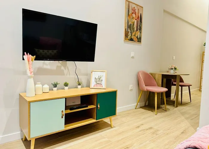 Cozy & Stylish Loft Near City Center