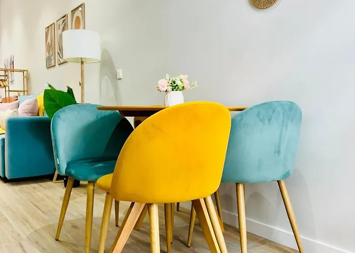 Stylish Studio Near City Center Valenza, Spagna