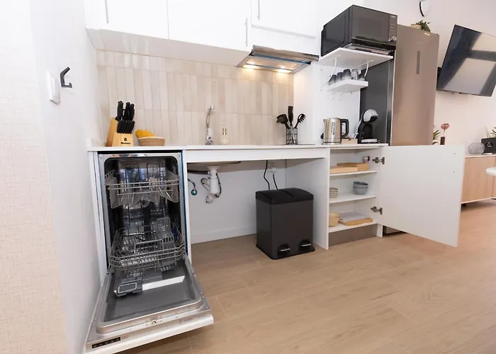 Apartment Casa Novi - Close To Beach, City Center & Metro