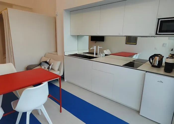 Carisan1 - 6 Min To Beach, Modern, Bright