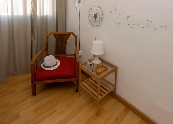 LUMINOSO. COMODO. ACOGEDOR. WIFI. Junto A AVE