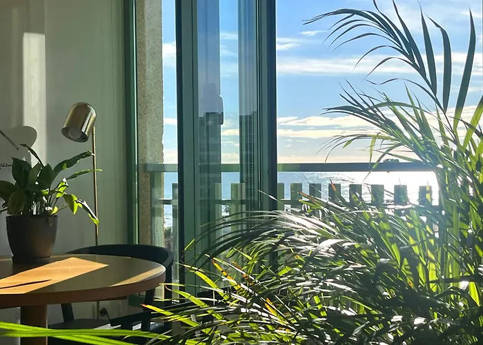 Stylish Well-Connected Beachfront Flat