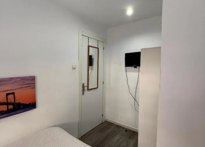 Avenue Rooms