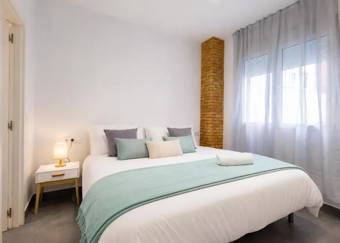 Florit Flats - Urban City Nest - Ac & Wifi - 10 Min City Center
