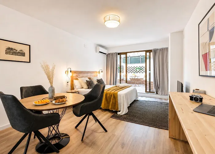 Florit Flats - The Apolo Suite