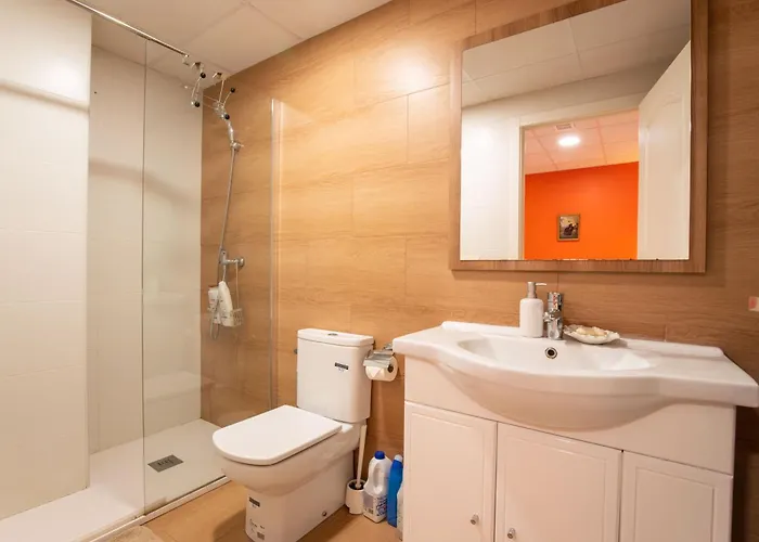 Mirador 2 del Mercado Central - habitacion con baño privado en el centro de la Ciudad Vella