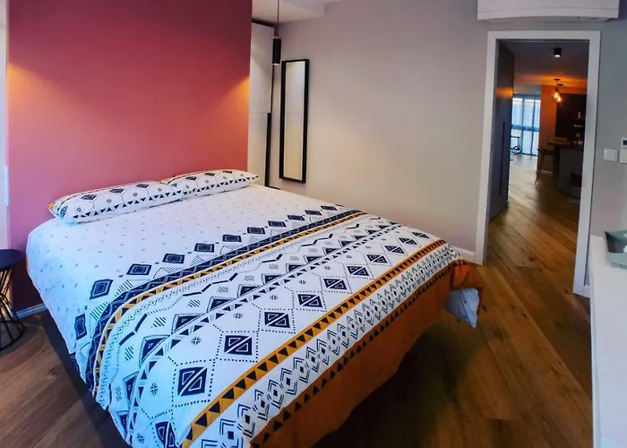 Hexagonal Design Apartment Valenza, Spagna
