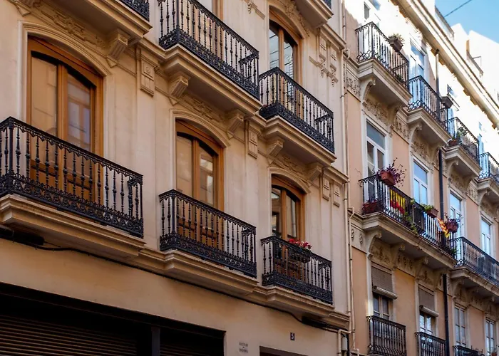 Luxurious & Alluring Home In Historic Town