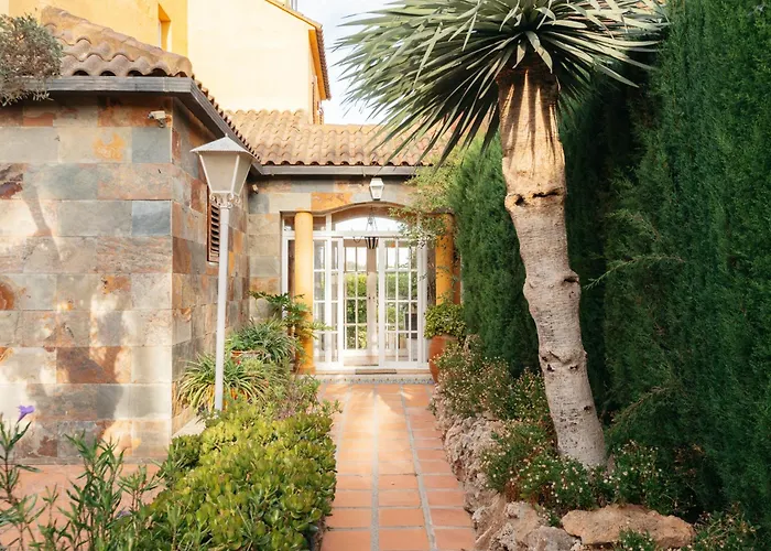 chalet, villa rodeada de naturaleza piscina a doce klm de Valencia y 7 del aeropuerto