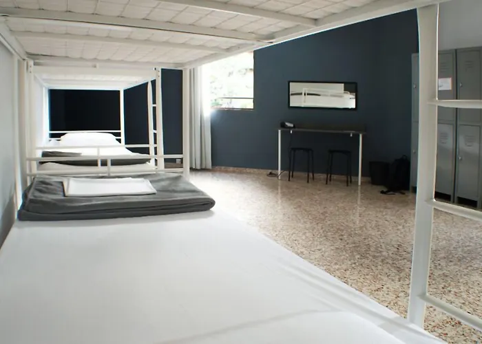 Quart Youth Hostel & Apartments
